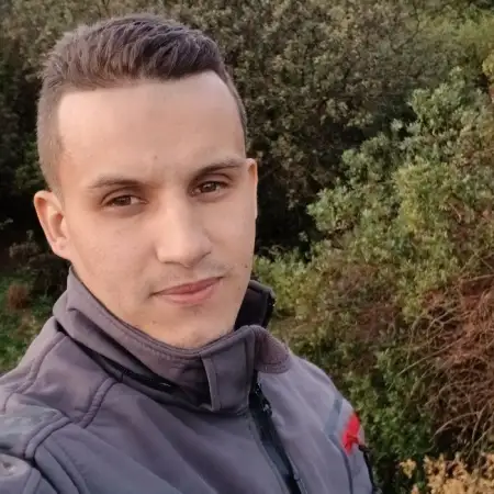Azouz, 34الجزائر 