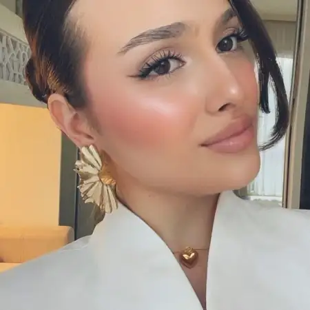 Milana, 19روسيا 