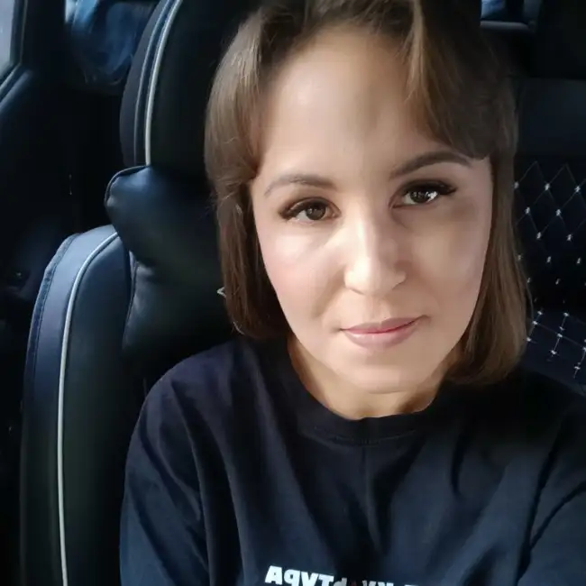 Alina, 37